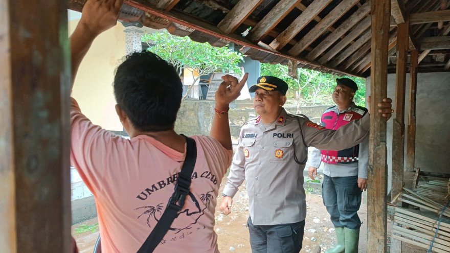 Kapolsek Nusa Penida Lakukan Kunjungan ke Pura Ulun Danu Banjar Penida